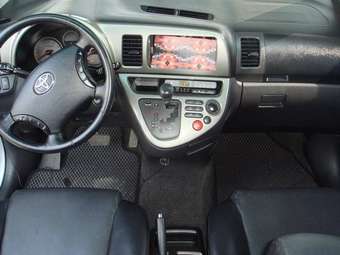 2005 Toyota Wish Pictures