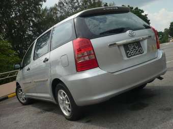 2005 Toyota Wish Pics