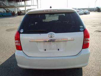 2005 Toyota Wish Images