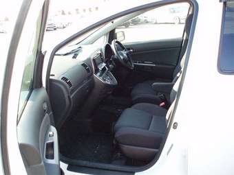 2005 Toyota Wish Pics