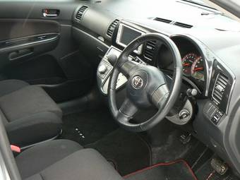 2005 Toyota Wish Pictures