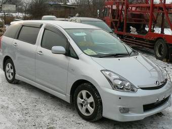 2005 Toyota Wish Pictures