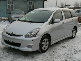 2005 Toyota Wish Photos