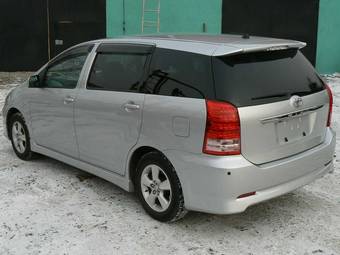 2005 Toyota Wish Photos