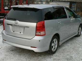 2005 Toyota Wish Pictures