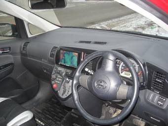 2005 Toyota Wish Pictures