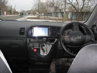 2005 Toyota Wish Photos