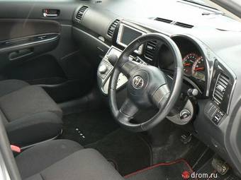 2005 Toyota Wish Photos