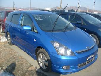 2005 Toyota Wish Images