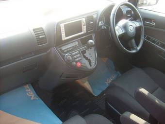 2005 Toyota Wish Pictures