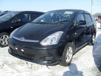 2005 Toyota Wish Pictures