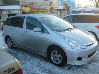 2005 Toyota Wish Pics