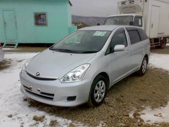 2005 Toyota Wish Pictures