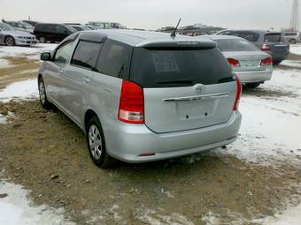 2005 Toyota Wish Pictures