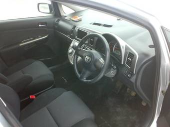 2005 Toyota Wish Pictures