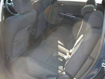 2005 Toyota Wish Images