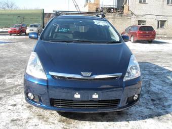 2005 Toyota Wish Photos