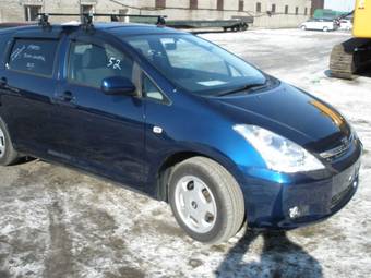 2005 Toyota Wish Photos