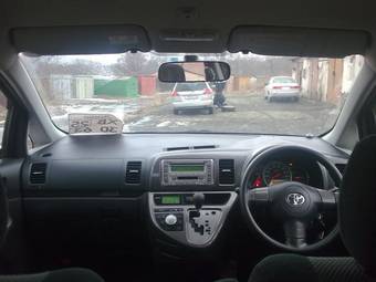 2005 Toyota Wish Photos