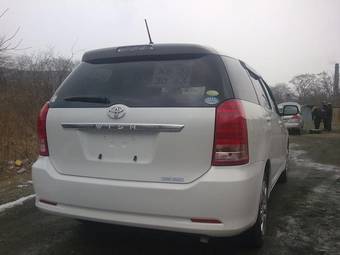 2005 Toyota Wish Photos
