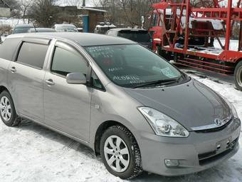 2005 Toyota Wish Photos