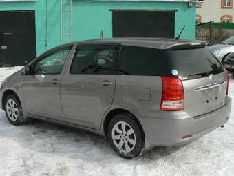 2005 Toyota Wish Wallpapers