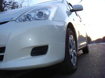 2005 Toyota Wish Images