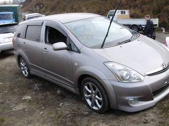 2005 Toyota Wish Photos