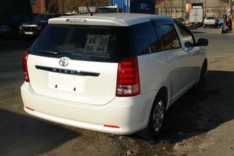 2005 Toyota Wish Pictures