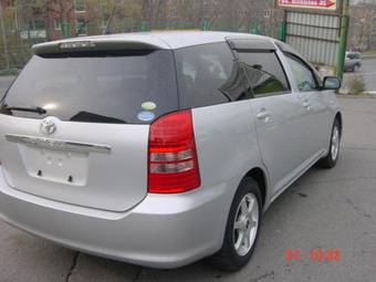 2005 Toyota Wish Pictures
