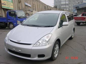 2005 Toyota Wish Photos
