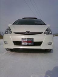 2005 Toyota Wish Photos