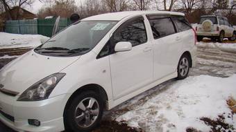 2005 Toyota Wish Photos