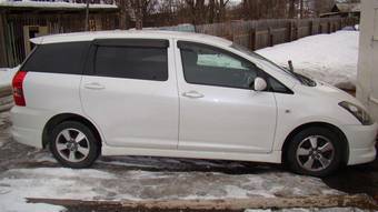 2005 Toyota Wish Photos