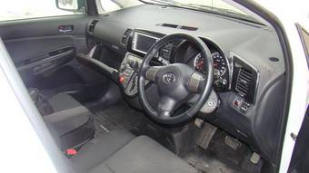 2005 Toyota Wish Photos