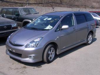 2005 Toyota Wish Pictures