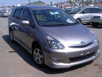 2005 Toyota Wish Pics