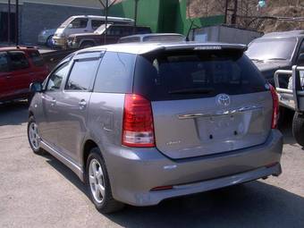 2005 Toyota Wish Pictures