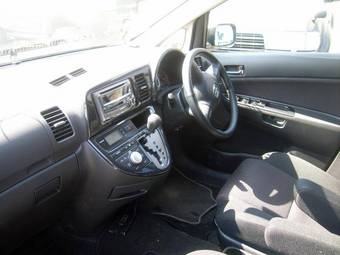 2005 Toyota Wish Photos