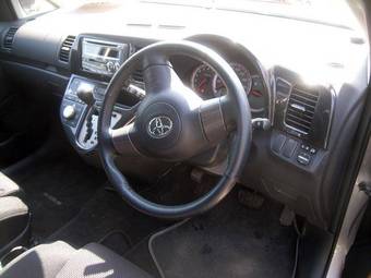 2005 Toyota Wish Photos