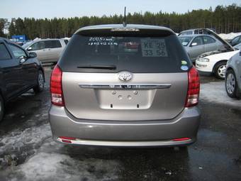 2005 Toyota Wish Images