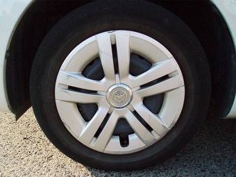 2005 Toyota Wish Pics