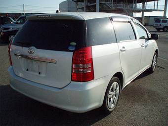 2005 Toyota Wish Pictures