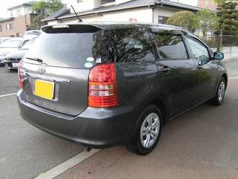 2005 Toyota Wish Pictures