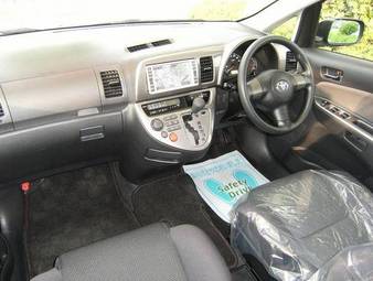 2005 Toyota Wish Photos