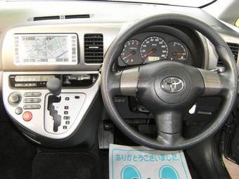 2005 Toyota Wish Photos