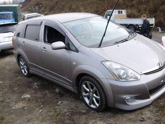 2005 Toyota Wish Pictures