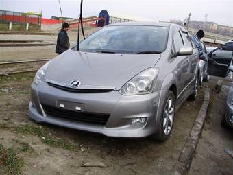 2005 Toyota Wish Photos