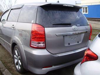 2005 Toyota Wish Photos