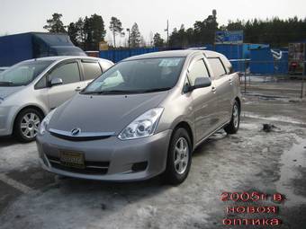 2005 Toyota Wish Photos